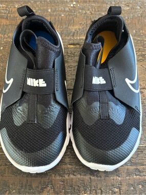 NWOT Nike Toddler Black Slip-On Sneakers, size 10